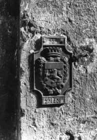 Plaque d'altitude ; Rue des Farges (Lyon, 5e arrondissement) ; Cliché Tabey, 1971 Archives municipales de Lyon, 1PH/3028