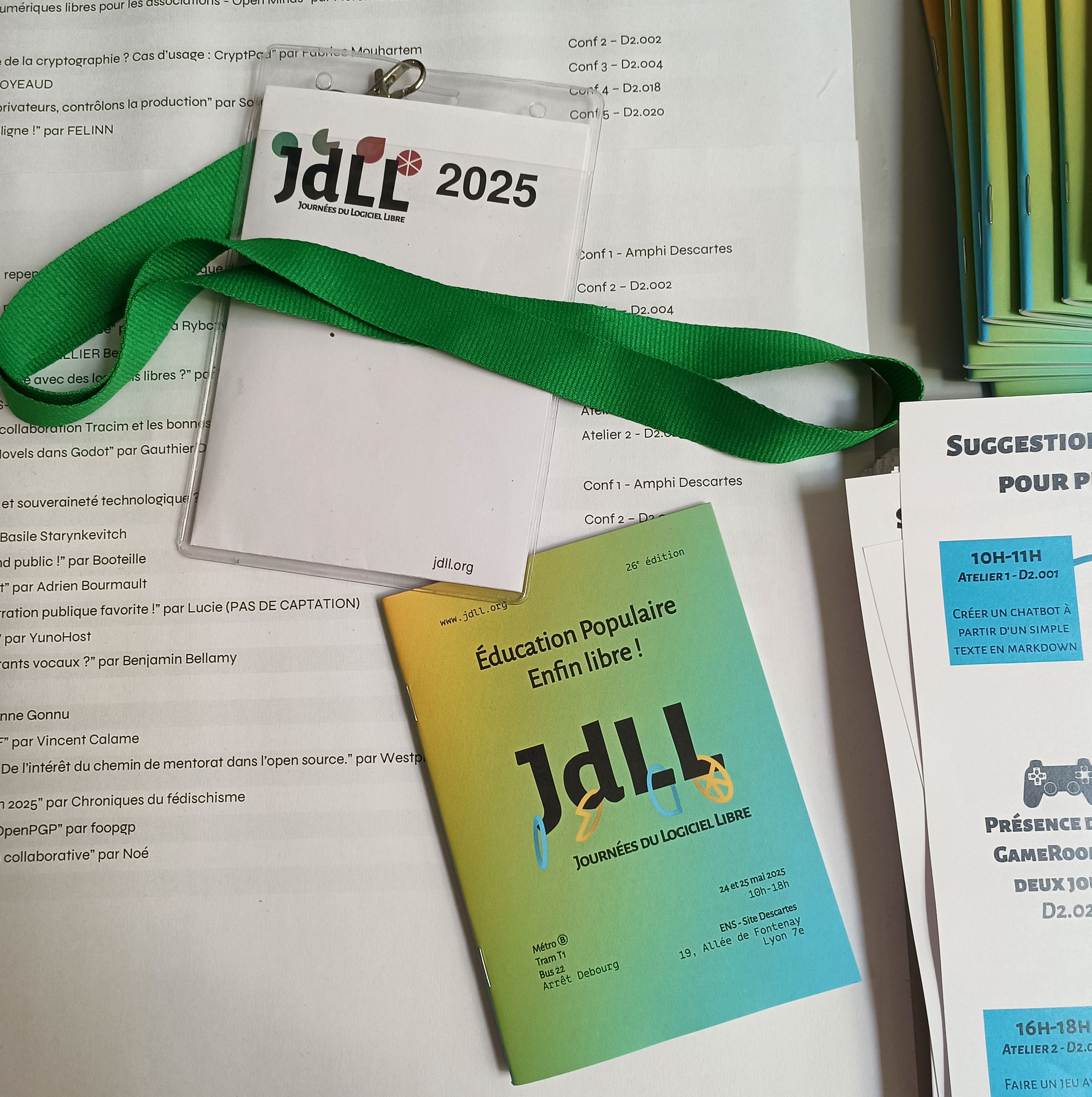 Badge et programme des Journées du logiciel libre 2025 à l'ENS de Lyon (non coté, 24/05/2025)