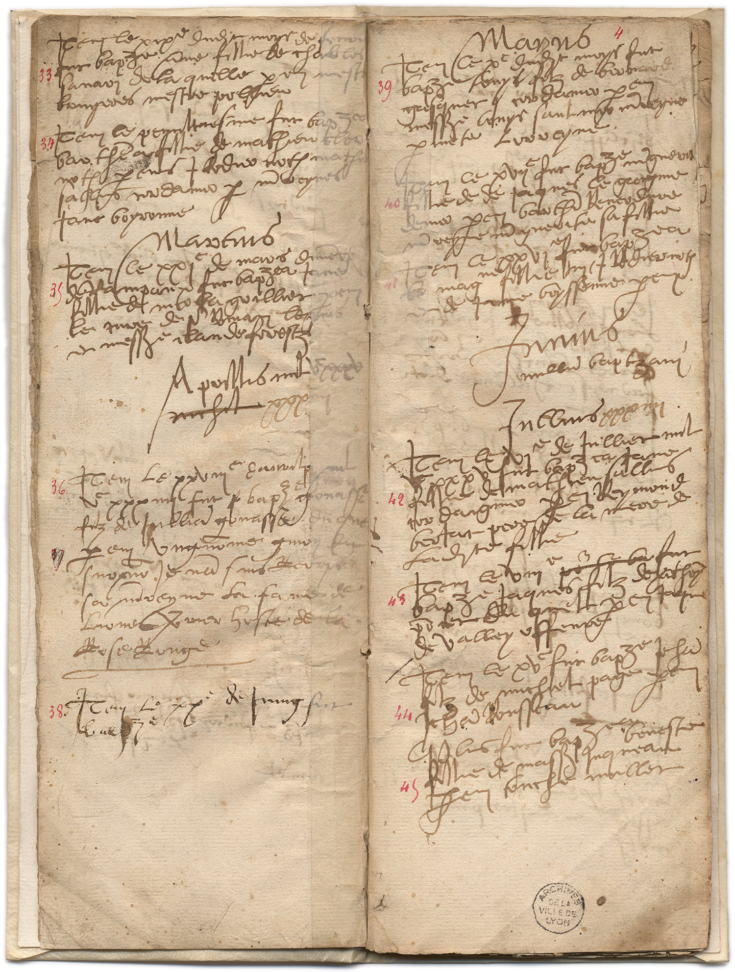 Registre des baptêmes de la paroisse de St-Pierre-Le-Vieux - 1532-1545 1GG/268