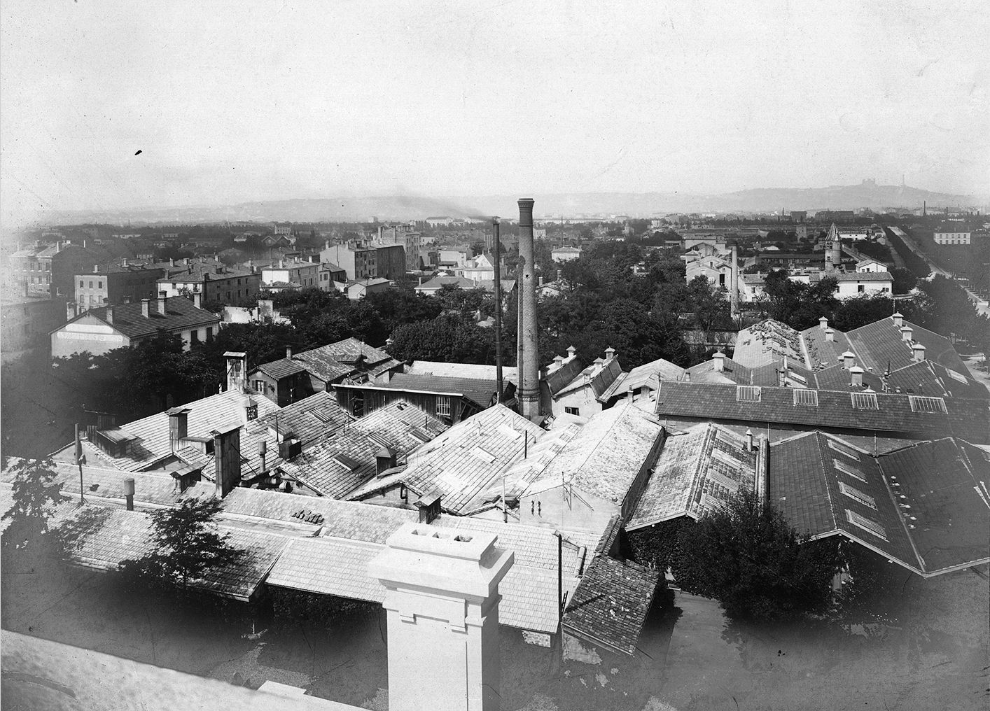 Usines Lumière cours Gambetta : tirage photo. NB (vers 1900, cote 1PH/424)
