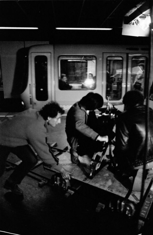Tournage d'un film dans la station de métro Guichard : photo. négative NB (fonds TCL, 1984, cote 38PH/123)