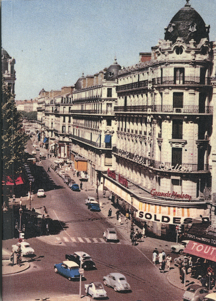 Photo de la place de la république en couleur