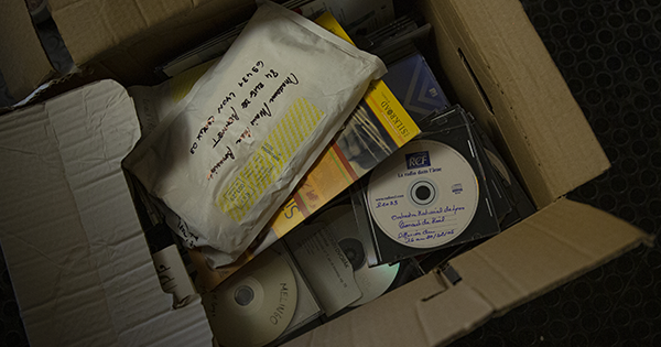 image de supports numérique dans un carton