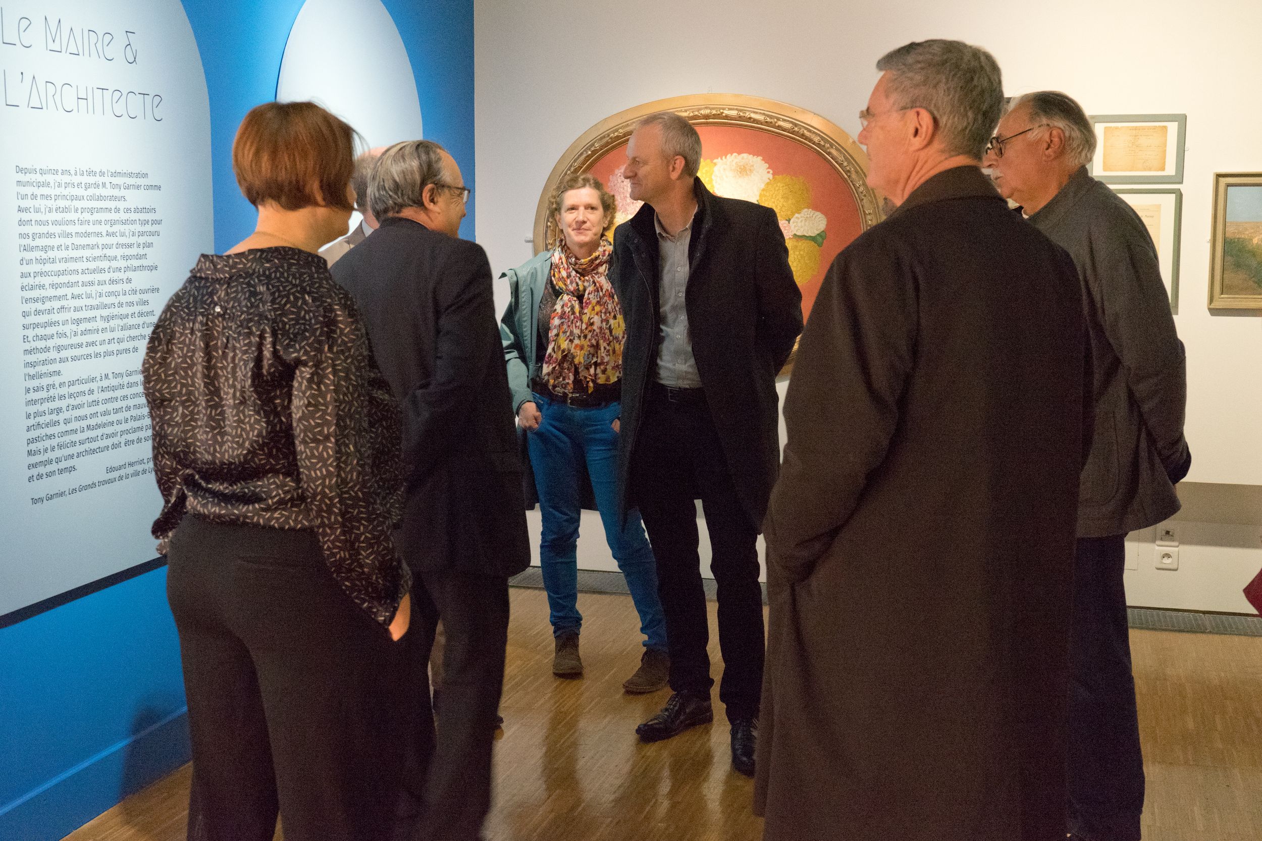 Loïc Graber et d'autres personnes lors de l'inauguration de l'exposition Le Maire et l'architecte aux AML : photo. numérique de Gilles Bernasconi (non coté, 15/10/2019)