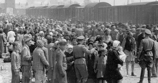 rassemblement de personnes déportées