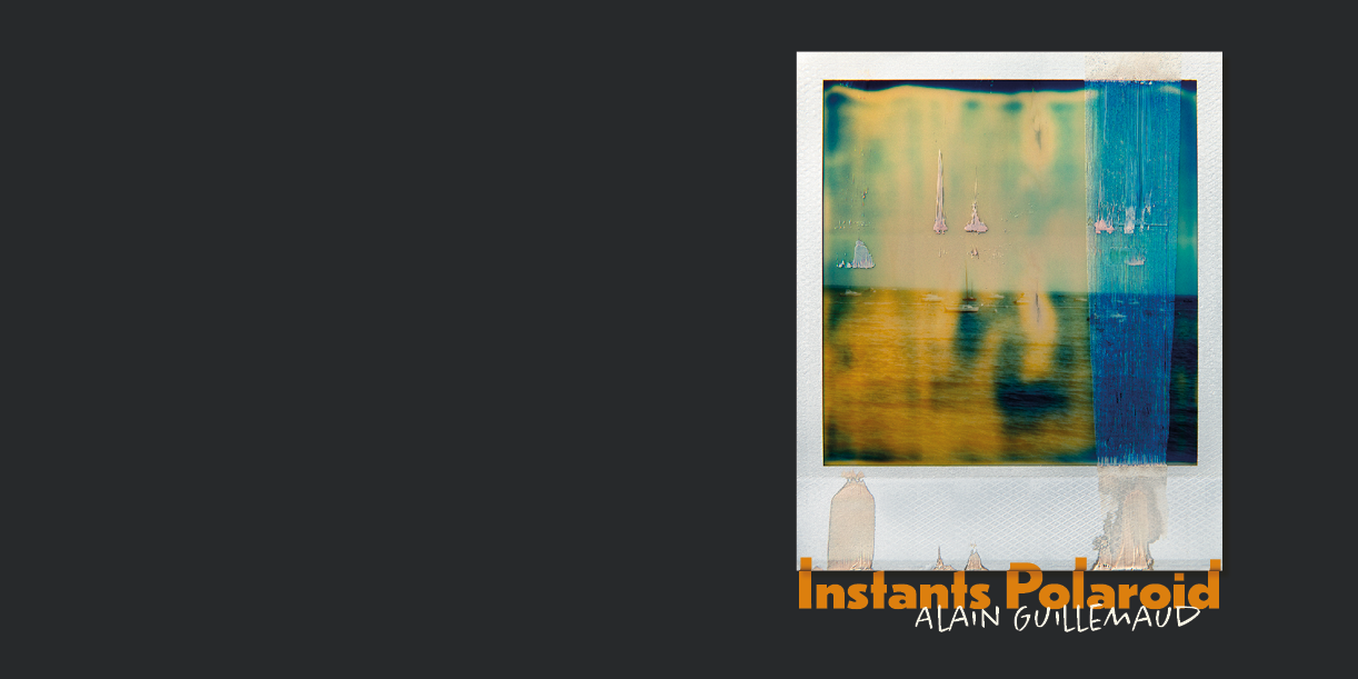 Polaroid sur un fond noir