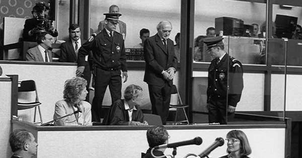 photo lors du procès Barbie