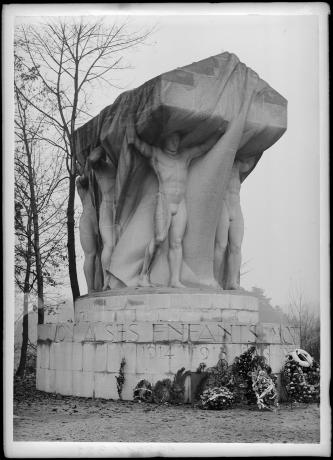 Monument aux Morts de la guerre dans l'île des cygnes, 1920-1930. 15/ph/1/321