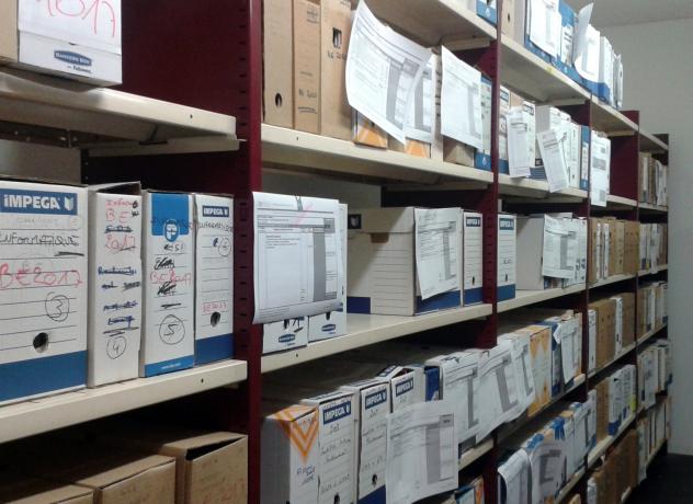 Contrôle des documents à l'arrivée aux Archives municipales de Lyon 