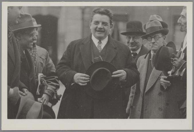 Edouard Herriot lors d'une manifestation : tirage photographique NB par la Société du Petit Parisien et d'éditions Pierre Dupuy et Cie (1924-1955, cote : 100PH/1/102)