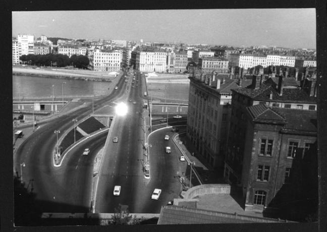 Tunnel de la Croix-Rousse, sortie est pont de Lattre-de-Tassigny : tirage photo NB (1964, cote : 1PH/5337)