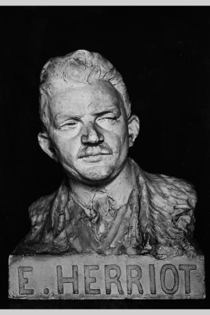 Edouard Herriot, buste en plâtre par J. Chorel (1920-1925, cote : 1PH/638)