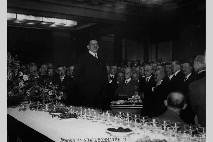 Edouard Herriot lors d'une allocution dans les salons Berrier-Millet, cliché Vie Lyonnaise (23/01/1932, cote : 1PH/639)