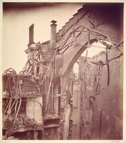 Le théâtre des Célestins après l'incendie de 1880, cliché Gabriel Joguet (1880, cote : 1PH/9588)