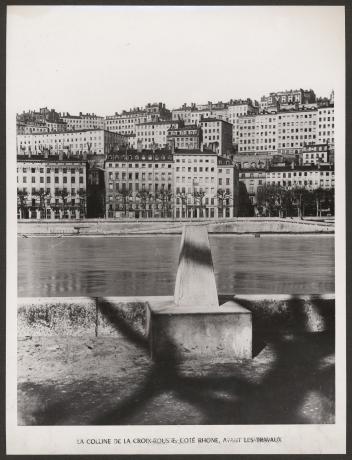 Tunnel de la Croix-Rousse, la colline de la Croix-Rousse côté Rhône avant la construction : tirage photo NB (1940-1952, cote : 2PH/296)