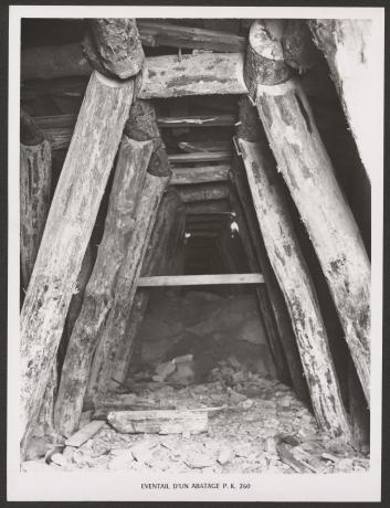 Tunnel de la Croix-Rousse, étais d'une galerie : tirage photo NB (1940-1952, cote : 2PH/296)