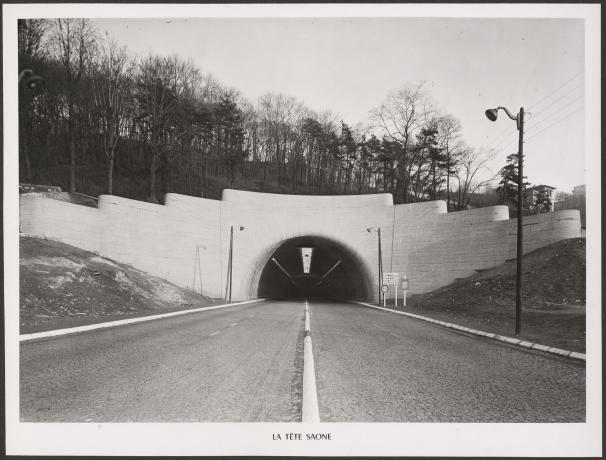 Tunnel de la Croix-Rousse, entrée côté Saône : tirage photo NB (1940-1952, cote : 2PH/296)