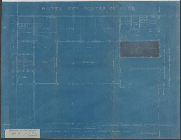Hôtel des Postes, plan de l'entresol par Jean Clapot, architecte (1905, cote : 314W/237, dossier 11)