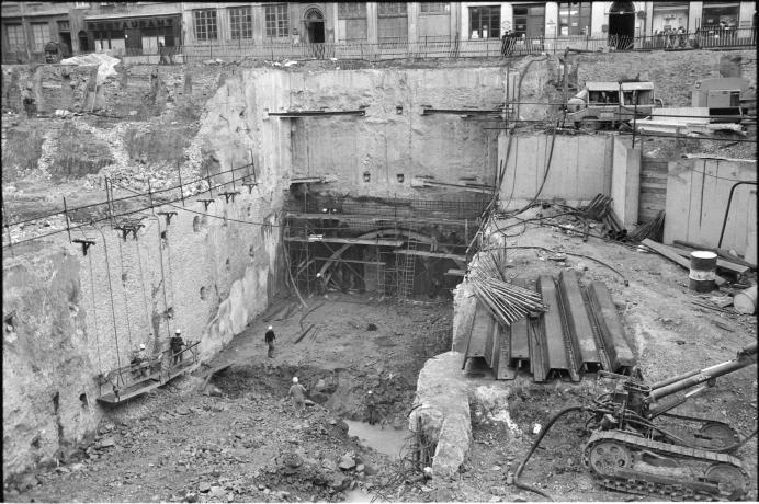 Tunnel de la Croix-Rousse, début du percement côté Rhône : photo négative NB (1940-1948, cote : 38PH/107/1)