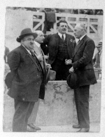 Edouard Herriot, maire de Lyon, lors d'une manifestation publique : négatif NB par E. Pernet ou E. Poix (vers 1930, cote : 8PH/3334)