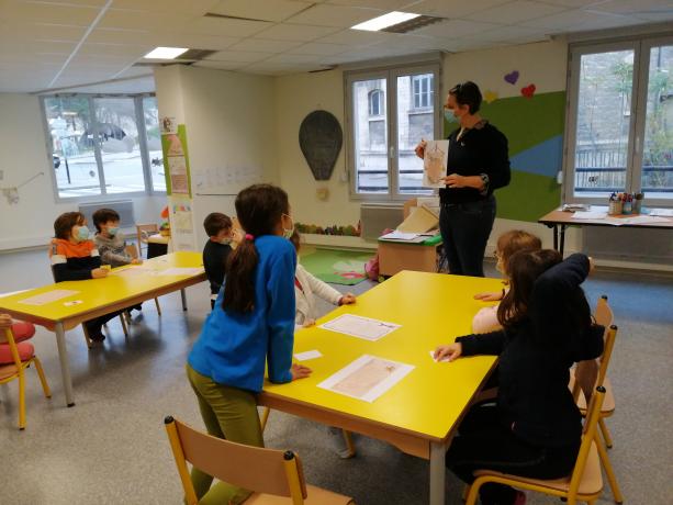 Ateliers sur les menus anciens avec les Archives municipales, photo Angélique Bricod