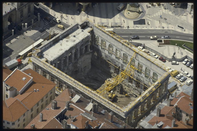 Le chantier de réhabilitation de l'Opéra : diapositive couleur, cliché J. Léone (1990, cote : 1518WP782/23)