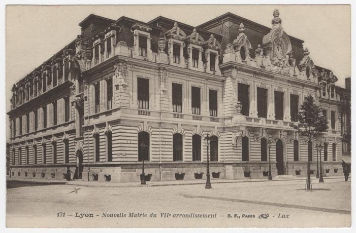 Mairie du 7e arrondissement, façade par Charles Meysson : carte postale N&B (vers 1912, cote : 4FI/55)