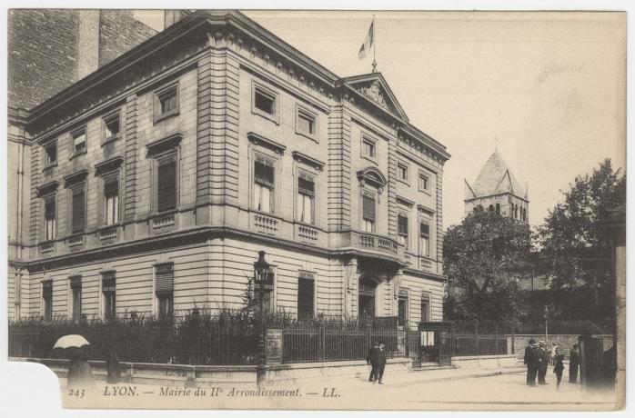 Mairie du 2e arrondissement, façade : carte postale N&B (vers 1910, cote : 4FI/943)