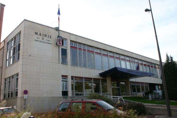 Mairie du 8e arrondissement, façade principale : tirage photographique couleur par Jean-Paul Tabey (1969-2017, cote : 80PH/16, réutilisation commerciale interdite)