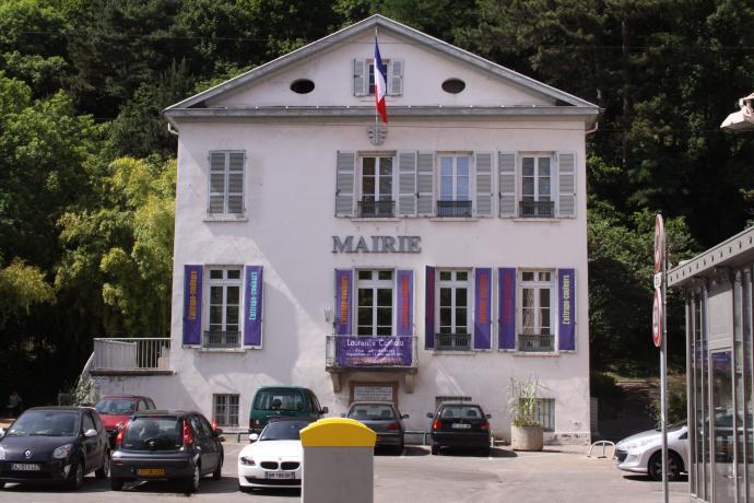 Mairie de Saint-Rambert-l'Île-Barbe : photographie couleur de Jean-Pierre Tabey (sans date, cote 80PH/35/106, repro commerciale interdite)