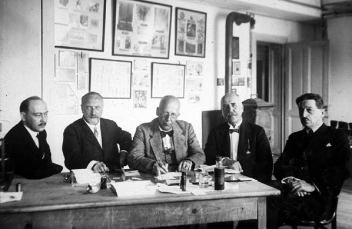 Création de l'Académie Internationale de criminalistique à Lausanne : Marc Bischoff (Suisse), Siegfried Türkel (Autriche), christian Jacobus van Ledden Huselbosch (Pays-bas), Georg Popp (Allemagne), Edmond Locard (France) - 99ph_stagnara_13