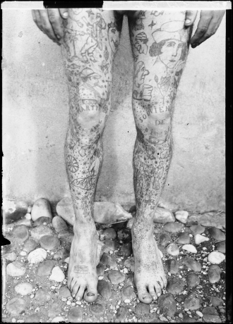 Jambes tatouée - labo_police_33