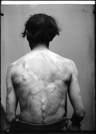 Homme tatoué - labo_police_35