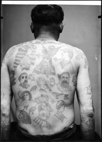 Homme tatoué - labo_police_39