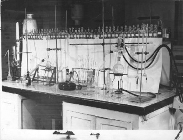 Matériel de chimie du laboratoire de police - labo_police_9