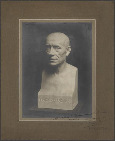 Buste de Tony Garnier : tirage papier au gélatino-bromure d'argent contrecollé sur papier cartonné, NB (sans date, cote : 26II/1)