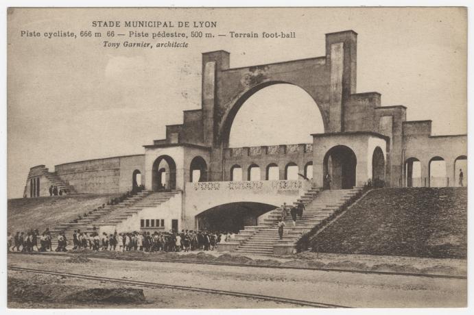Stade municipal de Lyon (de Gerland) : carte postale NB (vers 1926, cote ; 4Fi/7)