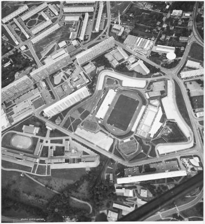 Fort de la Duchère transformé : stade et piscine en 1967 - 1ph6678