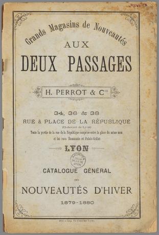 Grand magasin de nouveautés Aux Deux Passages rue et place de la République : couverture du catalogue (1879-1880, cote : 1C/305628)
