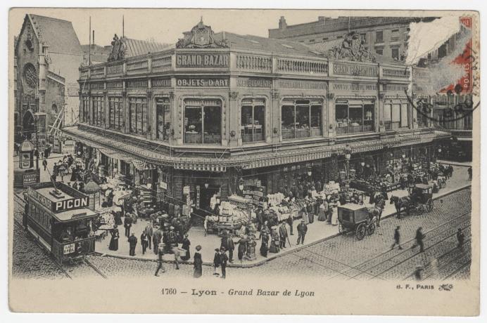 Lyon - Grand Bazar : carte postale NB (vers 1910, cote : 4FI/1389)