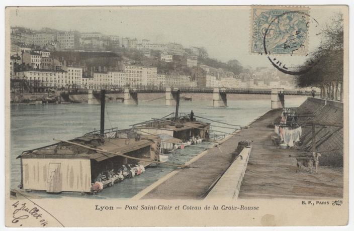 Lyon - Pont Saint-Clair et coteau de la Croix-Rousse, lavoirs : carte postale colorisée (vers 1904, cote : 4FI/3386)