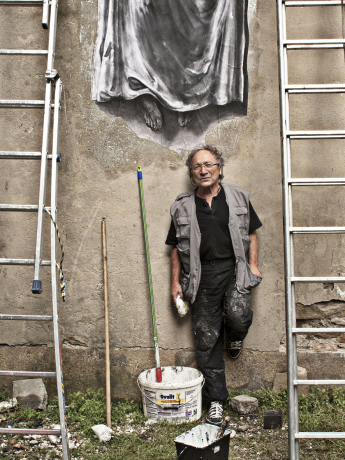 Ernest Pignon-Ernest au collage, 2012, Lyon, Prison Saint-Paul, photographie numérique