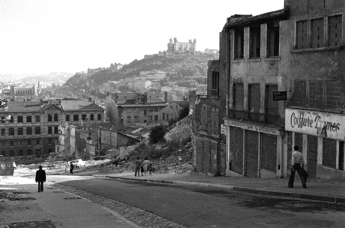 Démolitions montée de la Grande-Côte, 1976, Lyon, photographie argentique
