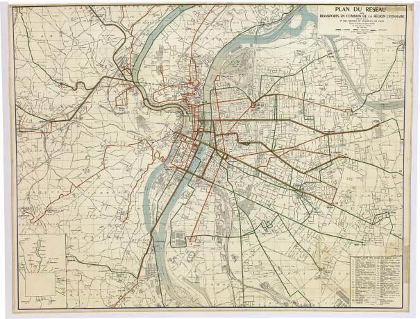 Plan du réseau des transports en commun de la région lyonnaise en 1960 : plan imprimé NB avec rehauts de couleur (1960, cote : 1S/116)