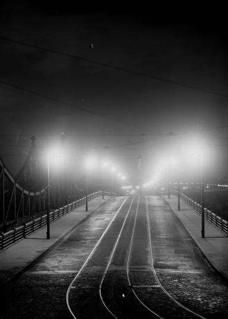 Éclairage public du pont de la Mulatière : photo. NB anonyme (v. 1920-1930, cote 15PH/1/324)