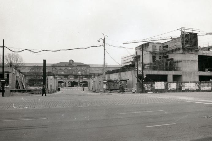 Centre d'échanges de Perrache, construction, cours de Verdun : photo. NB J.-P. Tabey (1974, cote 1PH/4986/1, repro. commerciale interdite)