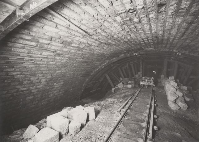 Tunnel sous la Croix-Rousse, gros-œuvre : photo. NB (v. 1945, cote 2PH/296/16)