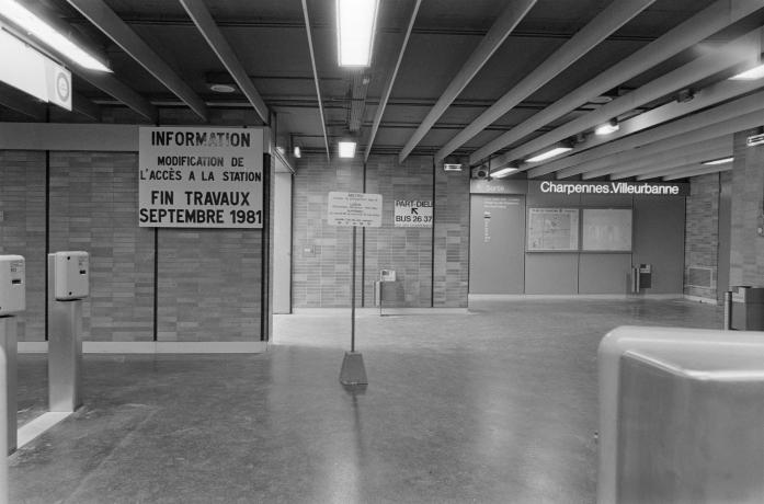 Métro, station Charpennes-Villeurbanne : photo. NB TCL (1981, cote 38PH/100/16)