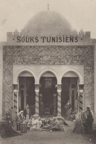 Exposition universelle de Lyon de 1914, pavillon des souks tunisiens : photo. NB (1914, cote 4FI/4506)