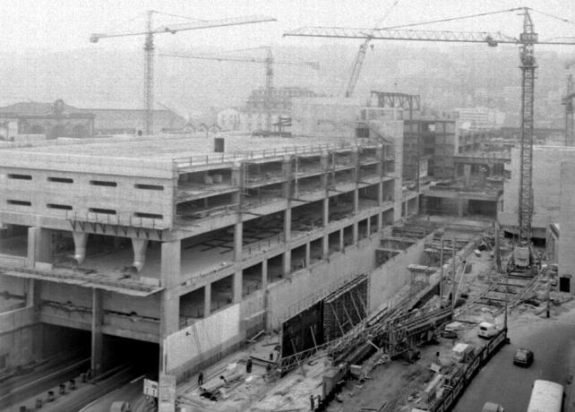 Centre d'échanges de Perrache, construction, cours de Verdun, vue plongée : photo. NB E. Pernet (1974, cote 8PH/2148)